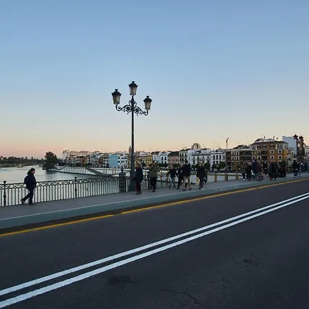 Betis Deluxe Riverside Apartamento